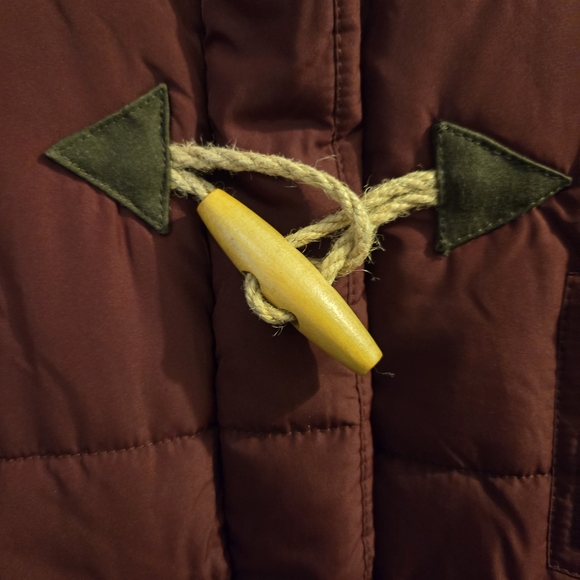 Legendary Whitetails Maroon Vest with Plaid Lining - Picture 2 of 6